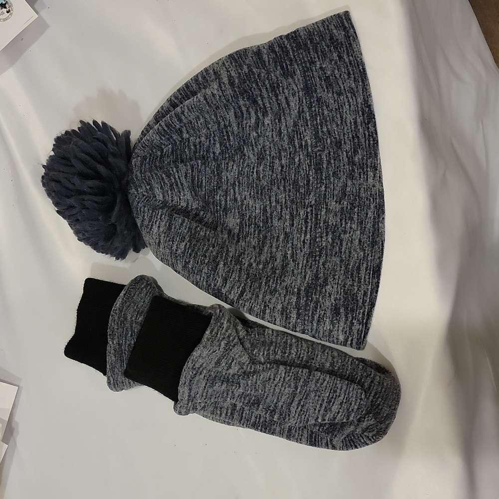 Boys Hat and Glove Set.